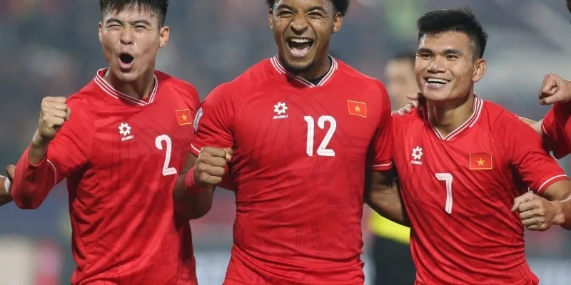 Khoảnh khắc nâng cúp aff cup