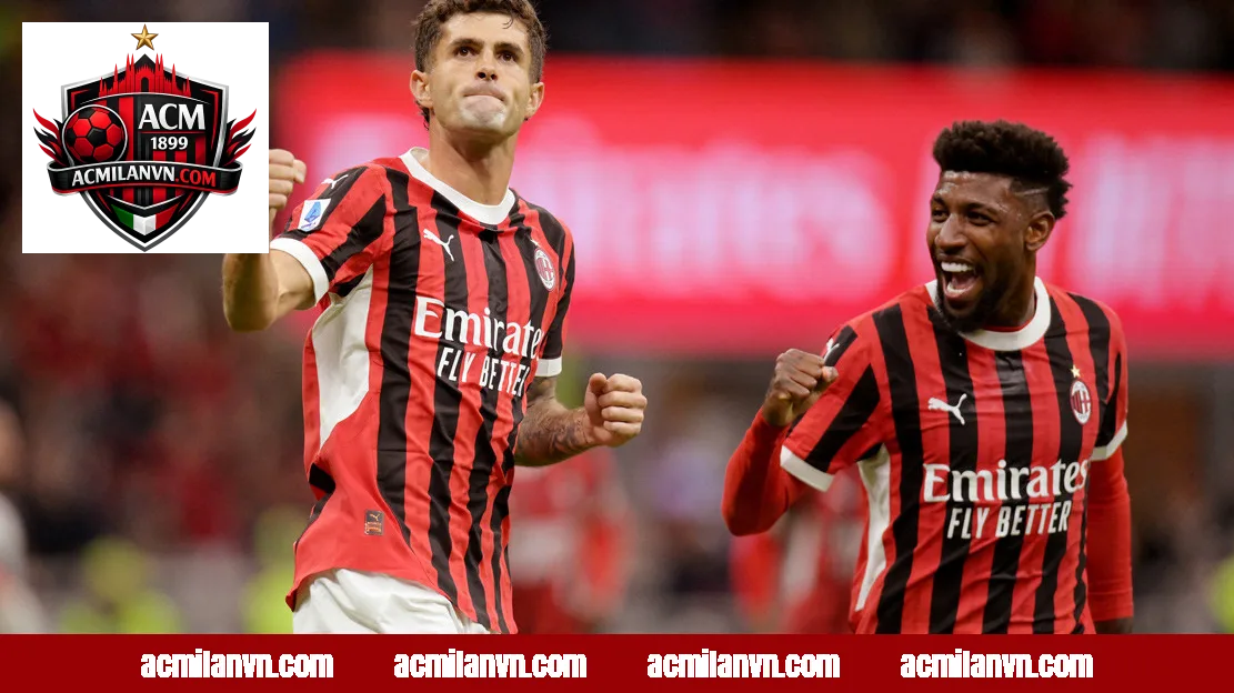Các cầu thủ AC Milan thi đấu trên sân