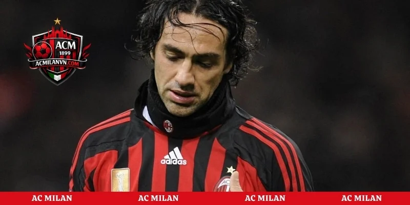 Alessandro Nesta trong vai trò trung vệ AC Milan