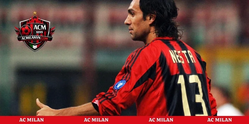 Alessandro Nesta xử lý tình huống phòng ngự